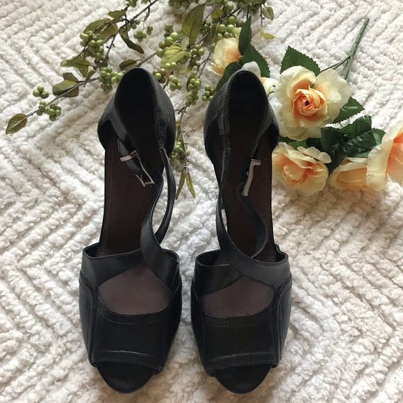 Black Strappy Chunky Heel - Picture 1 of 3